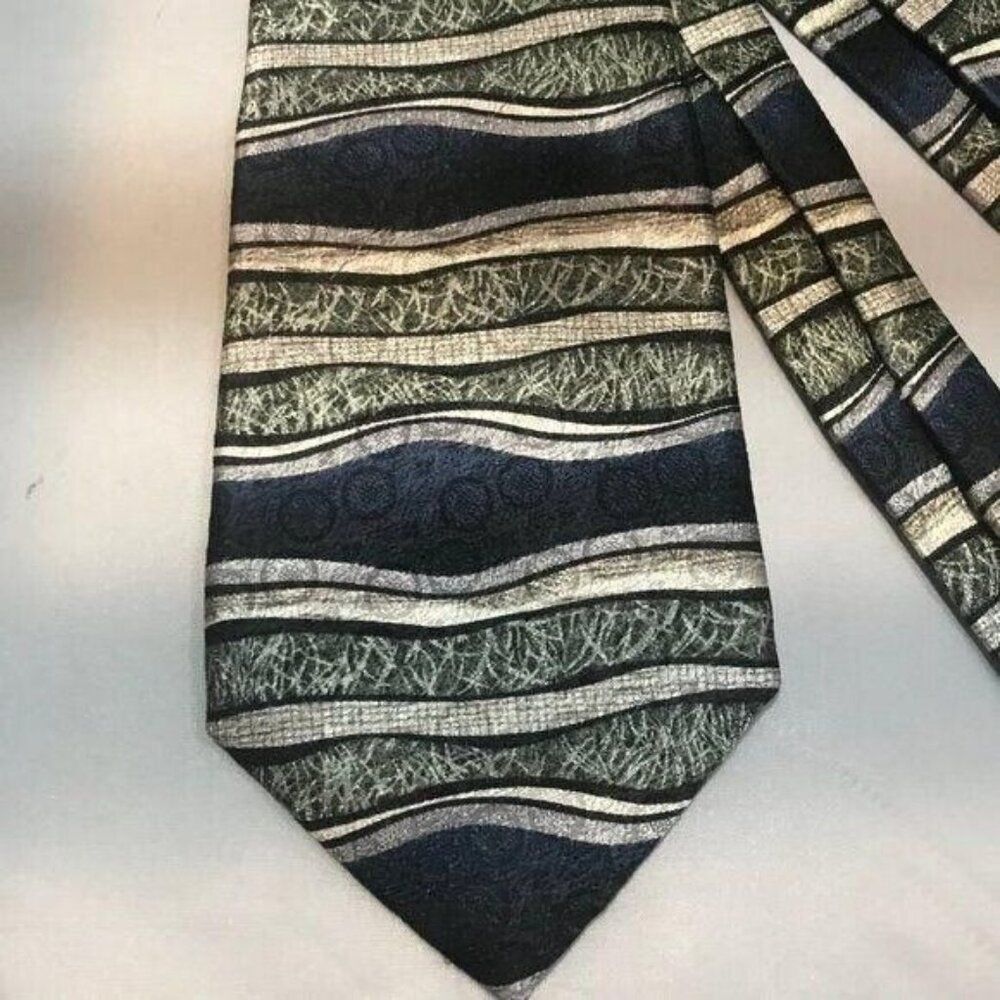 #1495 PIERRE CARDIN MEN'S SILK VINTAGE NECKTIE 58 IN X 4 IN